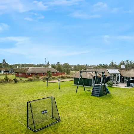 度假居 Hothbrod - 1-2km From The Sea By Interhome *